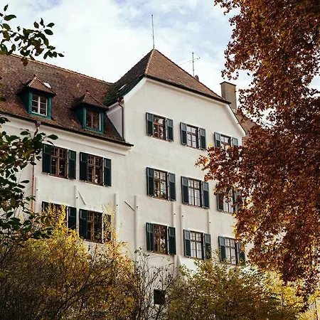 מלון Schlossgut Tunzenberg *