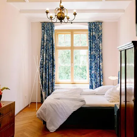 Schlossgut Tunzenberg מלון Mengkofen