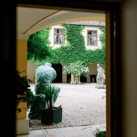 Schlossgut Tunzenberg Hotel *